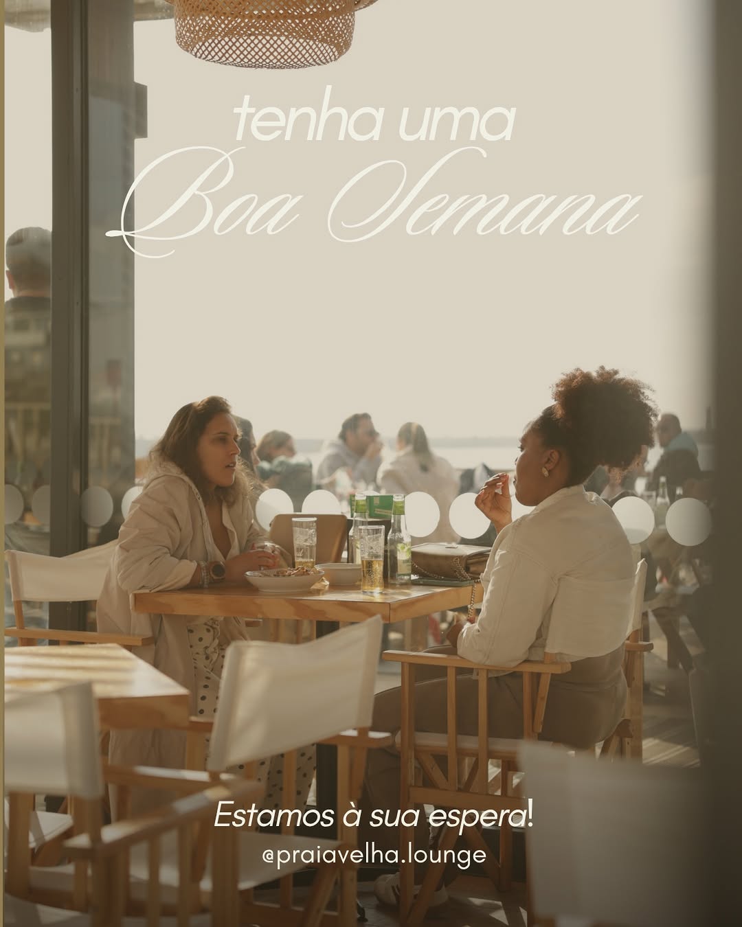 Interior com clientes